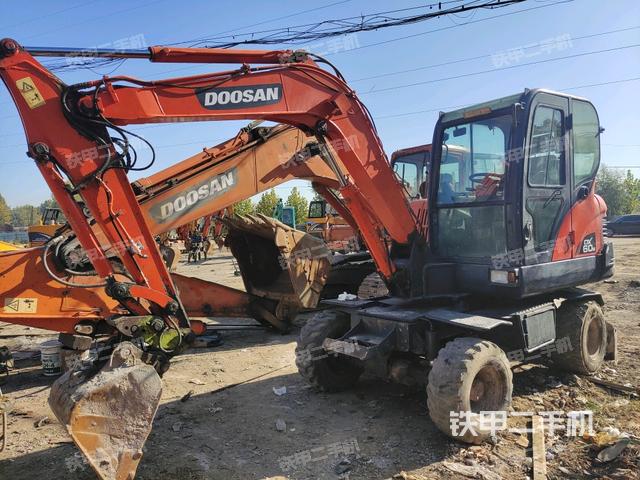 斗山DX60W挖掘机