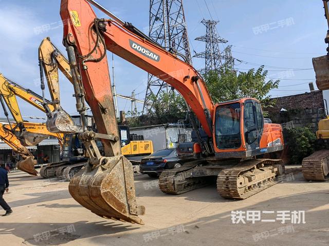 斗山DX215-9C挖掘机