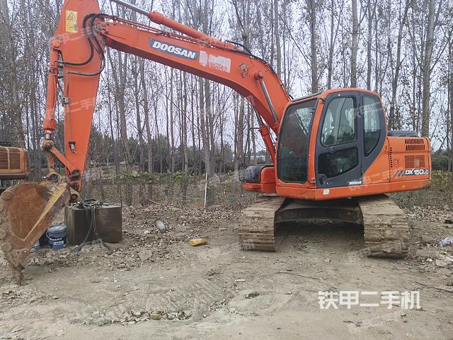 斗山DX150LC挖掘机