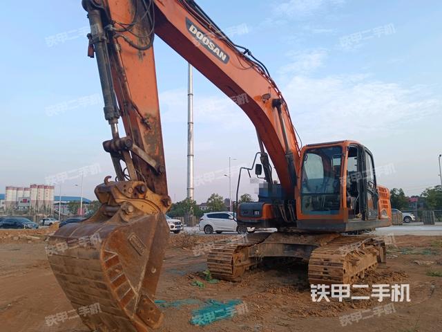 斗山DX215-9CN挖掘机