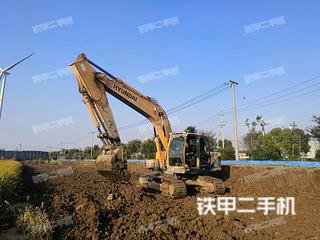 武汉现代R215-9挖掘机实拍图片