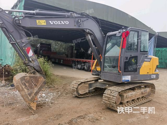 沃尔沃EC75D挖掘机