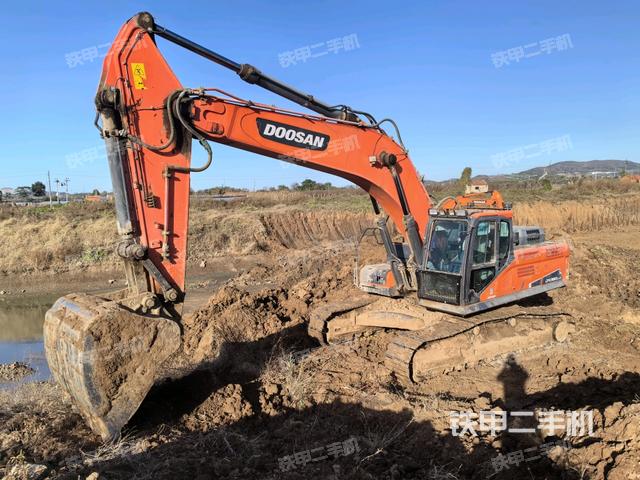 斗山DX380LC-9C挖掘机