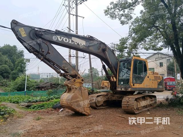 沃尔沃EC210B挖掘机