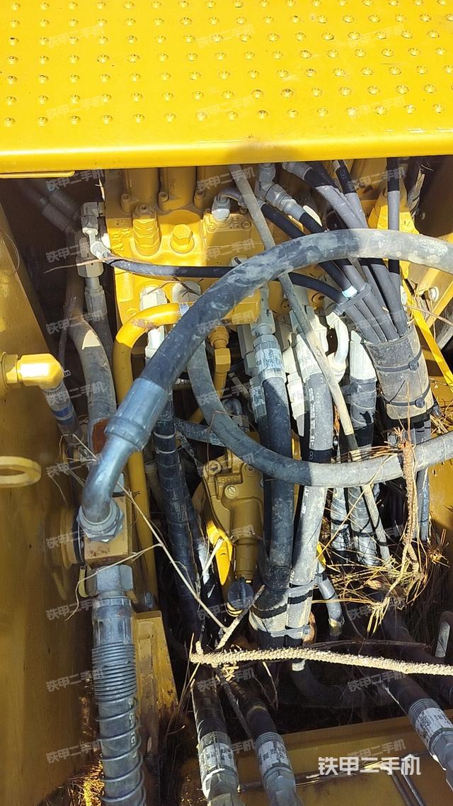 回转马达和主控阀（整机外观）