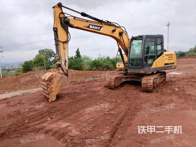 三一重工SY135C挖掘机