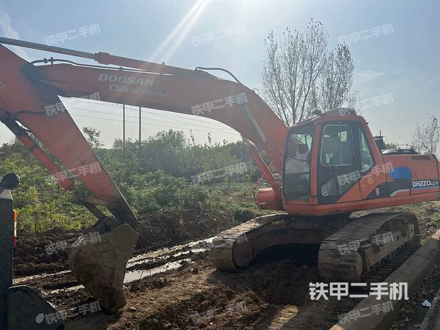 斗山DH220LC-7挖掘机