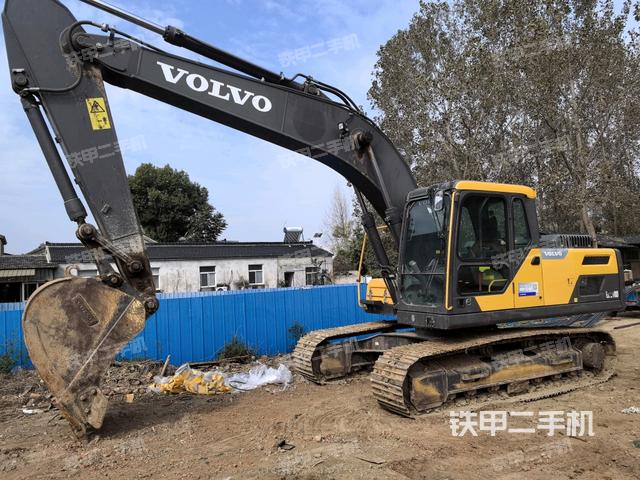 沃尔沃EC210D挖掘机