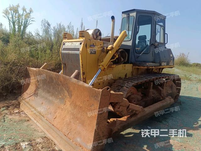 山推SD16标准型推土机