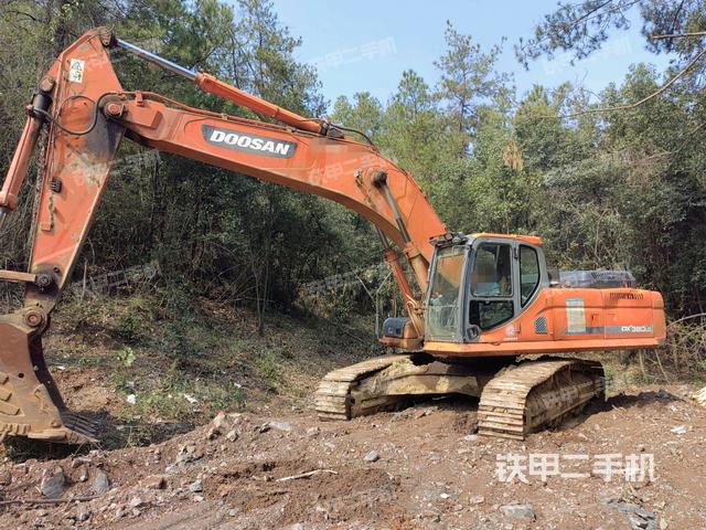 斗山DX380LC挖掘机