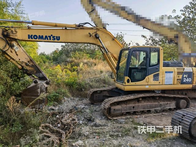 小松PC220-8挖掘机