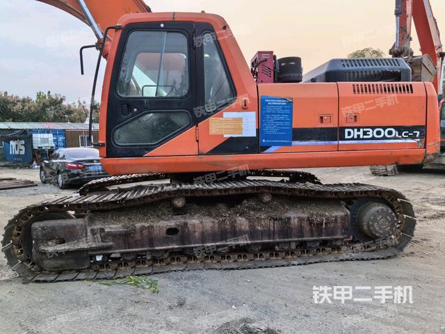斗山DH300LC-7挖掘机