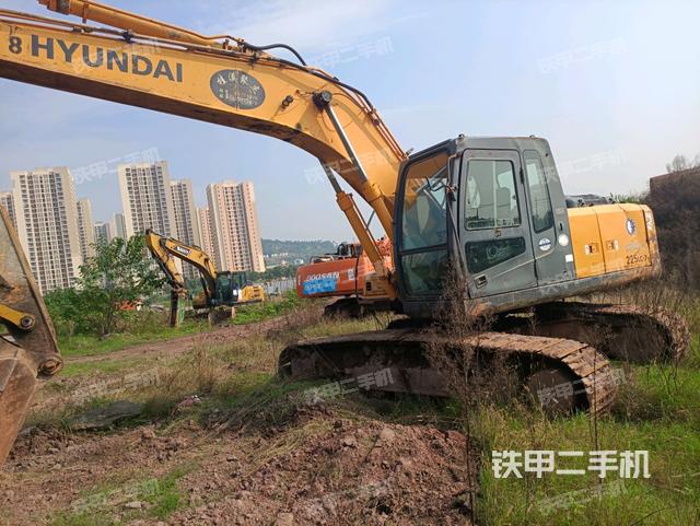 现代R225LC-7挖掘机