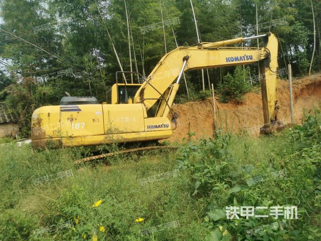 小松PC220-8挖掘机