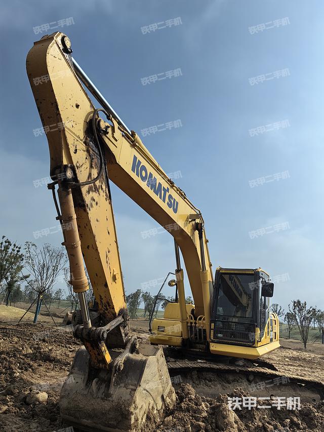 小松PC240LC-8M0挖掘机