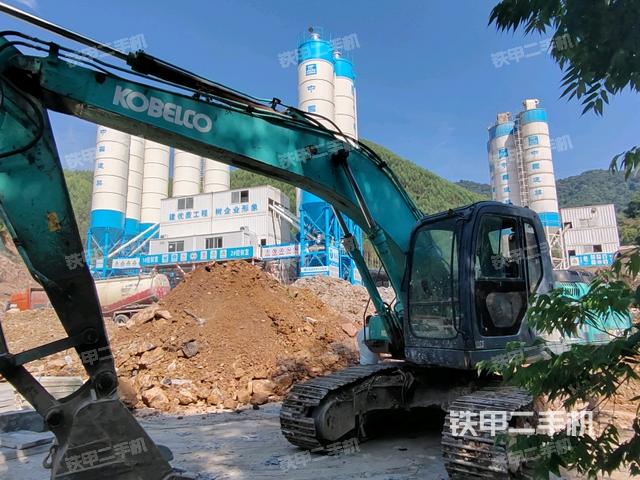 神钢SK200-8挖掘机