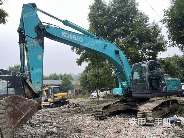 神钢SK260LC-8挖掘机