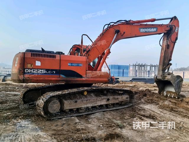 斗山DH225LC-7挖掘机