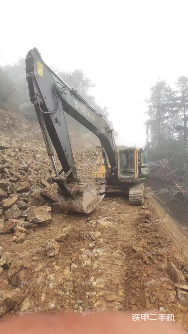 沃尔沃EC240B挖掘机