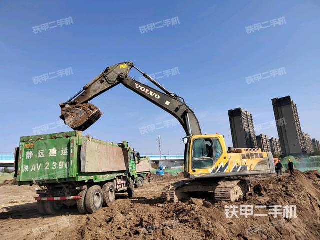 沃尔沃EC240B挖掘机