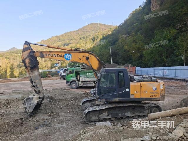 现代R225LC-7挖掘机