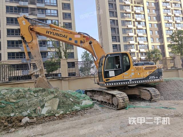 现代R215-9挖掘机