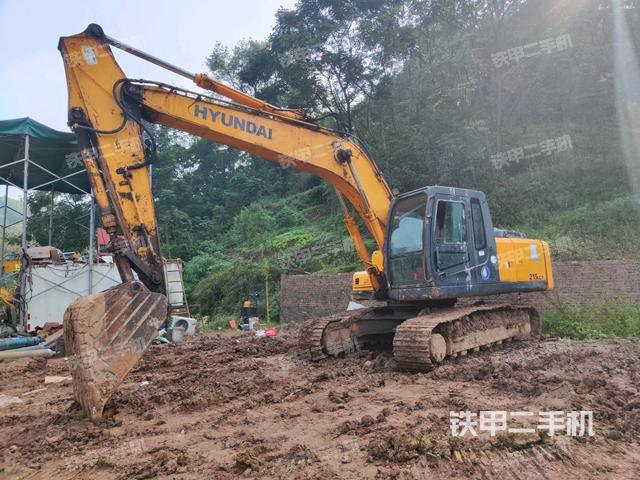 现代R215-7C挖掘机
