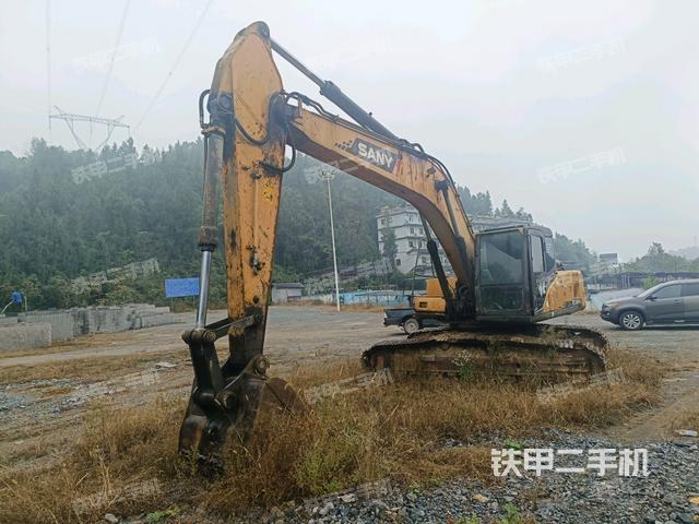三一重工SY235C挖掘机
