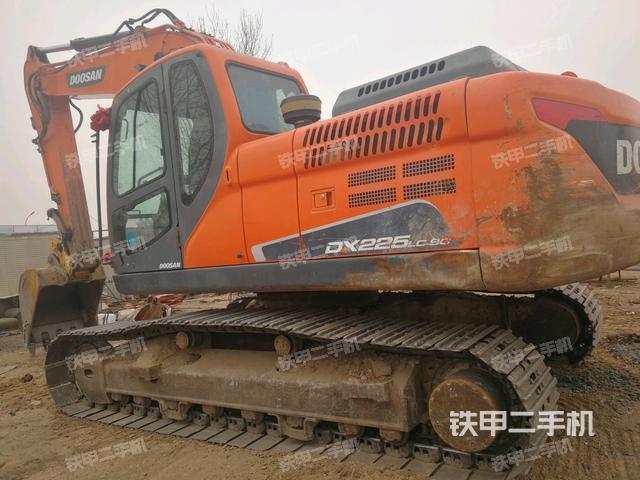 斗山DX225LC-9C挖掘机