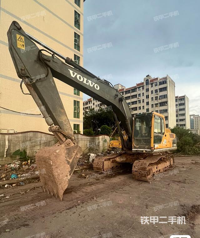 沃尔沃EC200B挖掘机