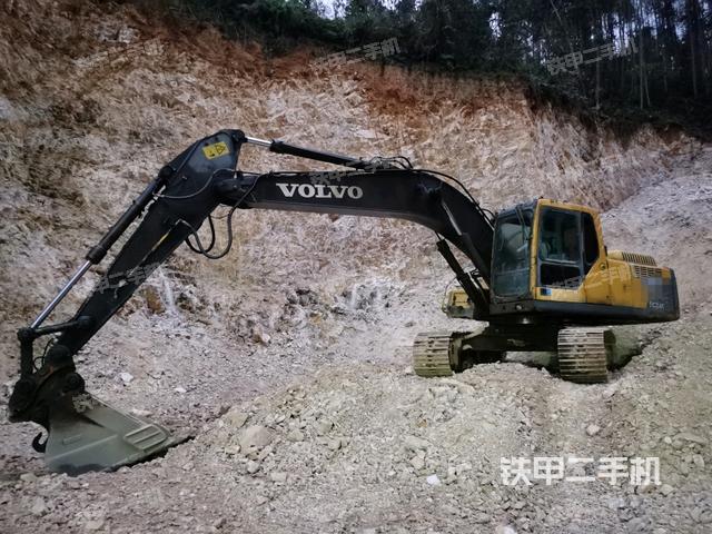 沃尔沃EC210B挖掘机