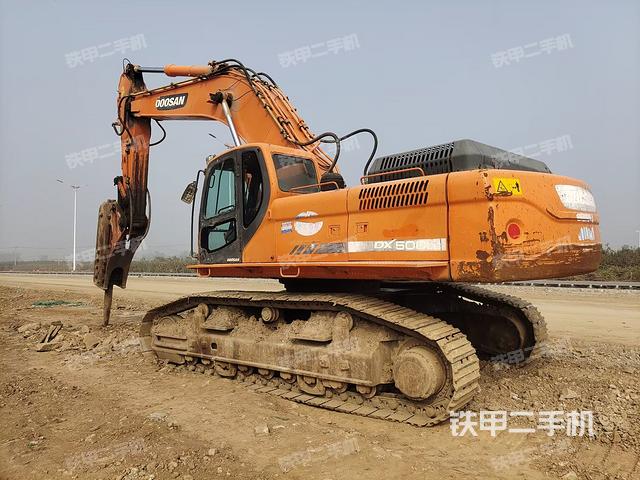 斗山DX500LC挖掘机