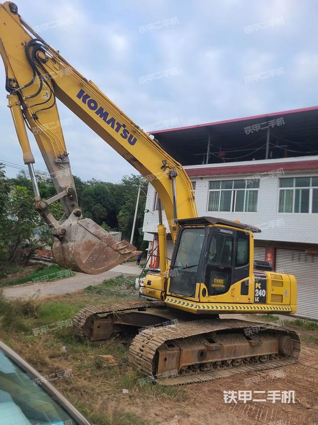 小松PC240LC-8M0挖掘机