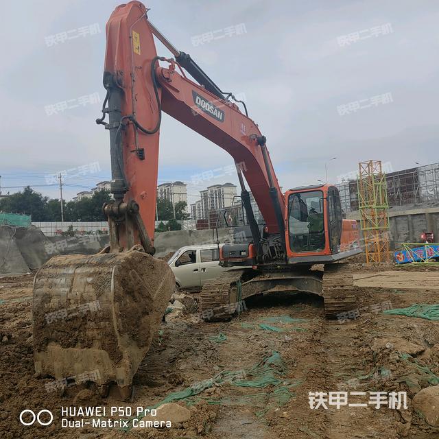 斗山DX300LC-9C挖掘机