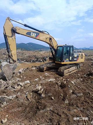 云南-文山壮族苗族自治州二手卡特彼勒323D2L挖掘机实拍照片