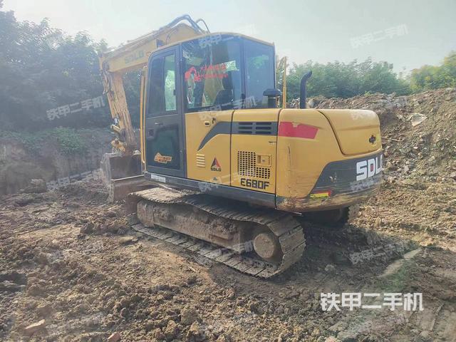 山东临工E675F挖掘机