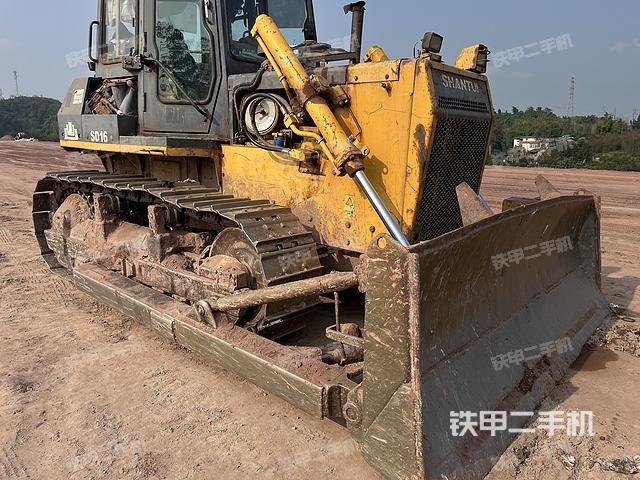 山推SD16标准型推土机