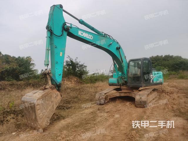 神钢SK260LC-8挖掘机