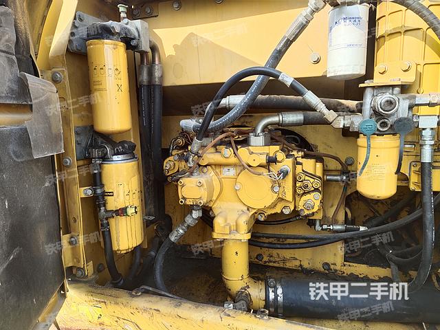 液壓泵艙室正面整體（整機(jī)外觀）