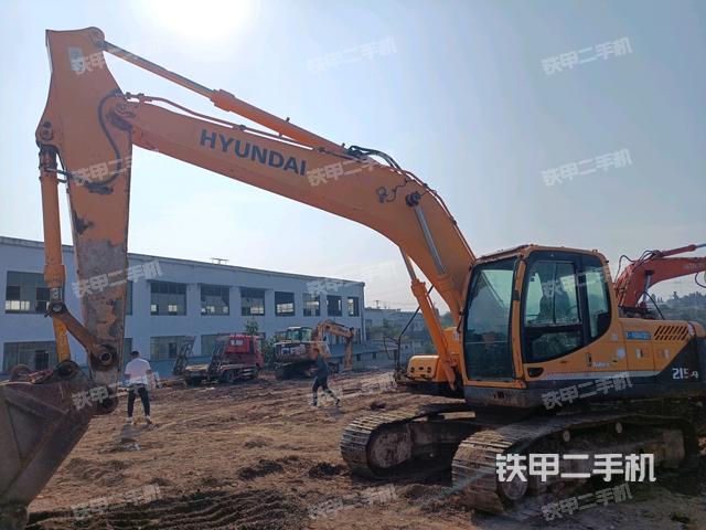 现代R215-9挖掘机