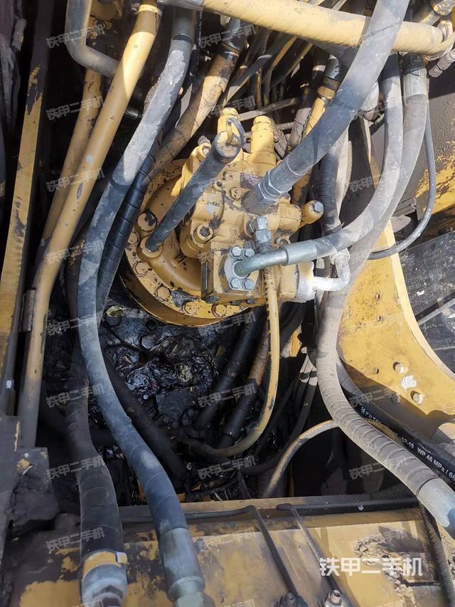 回轉(zhuǎn)馬達(dá)和主控閥（整機(jī)外觀）