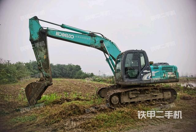 神钢SK200-8挖掘机