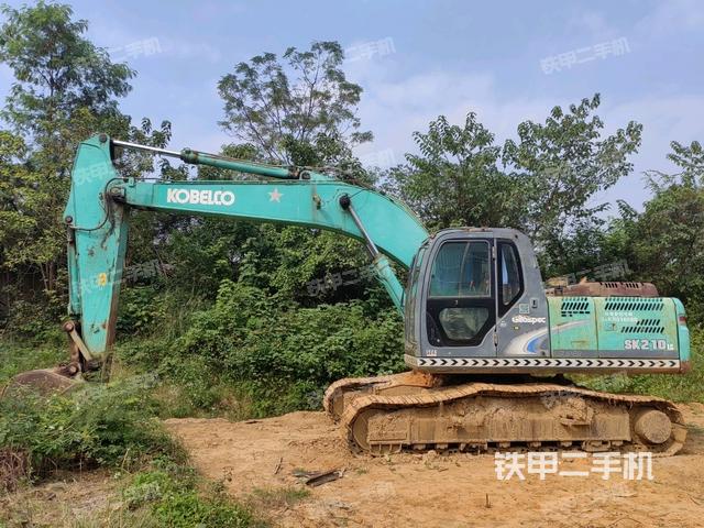 神钢SK200-8挖掘机