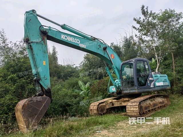 神钢SK200-8挖掘机