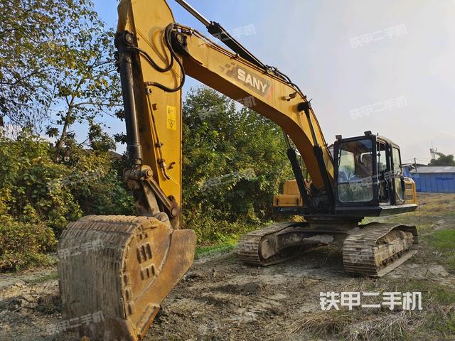 三一重工SY245H挖掘机
