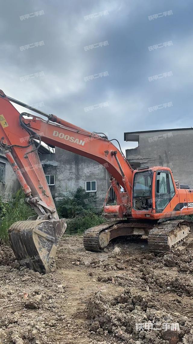 斗山DH225LC-7挖掘机