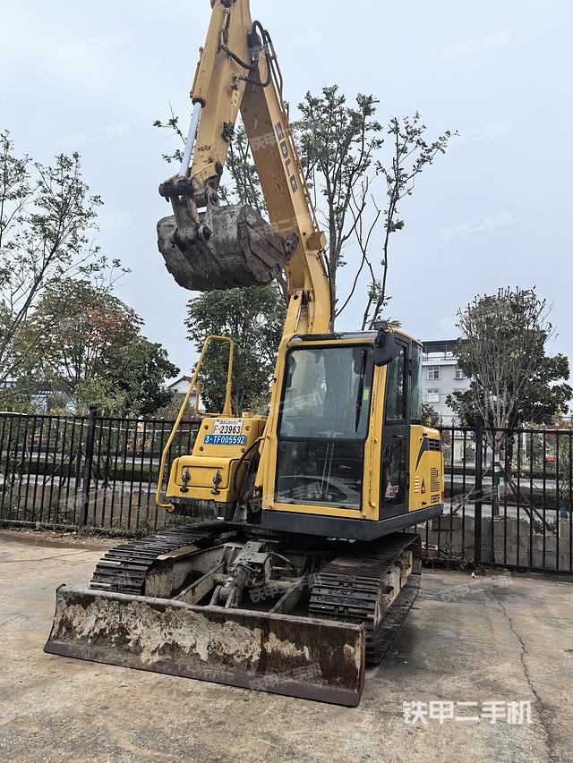 山东临工E675F挖掘机