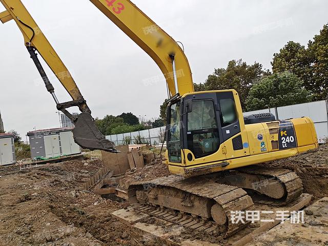 小松PC200-8挖掘机
