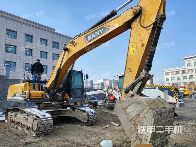 三一重工SY245H挖掘机