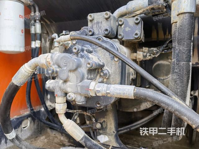 液壓泵斜45?右(大件艙室) 液壓泵斜45?右(大件艙室)